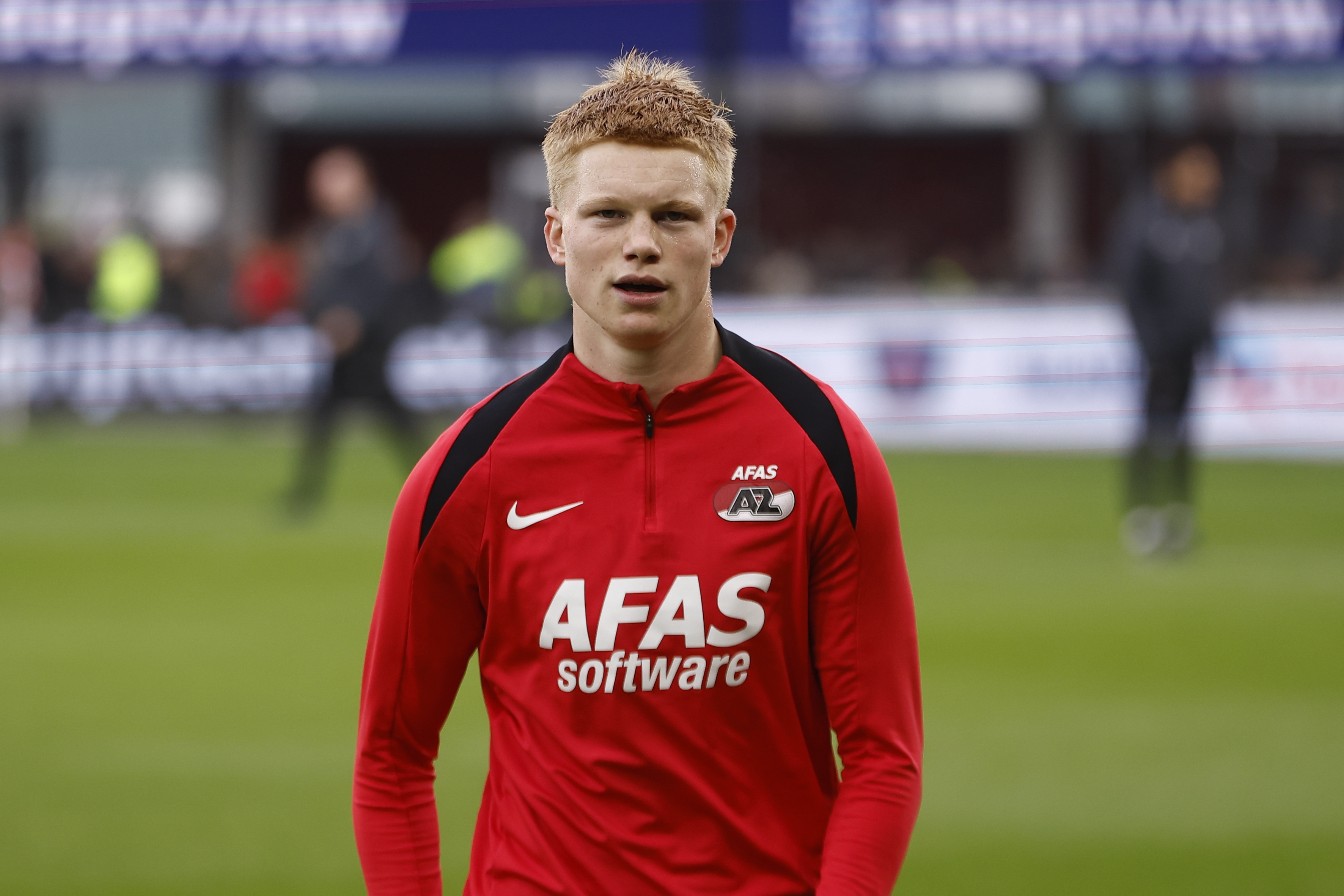 开云APP-费迪南德：曼联应该签下斯米特，即使要等半年或1年也可以